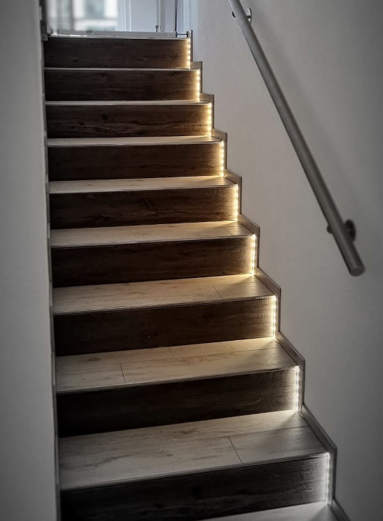 Indirekte LED Stufenbeleuchtung