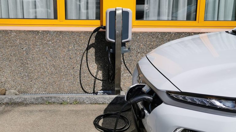E-Mobility Tesla Ladestation
